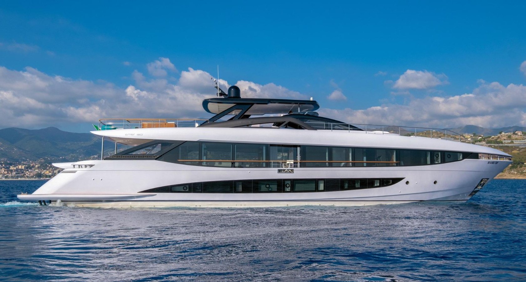 Luxury Yacht Upholstery Guide for Better Comfort and Premium Yacht Interiors in the USA
